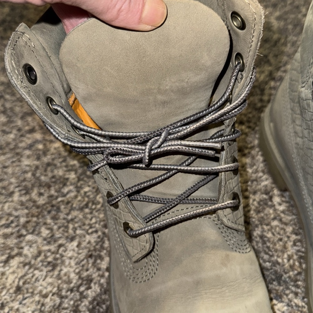 Woman’s 7.5 Timberland Gray Leather Boots - Picture 8 of 9